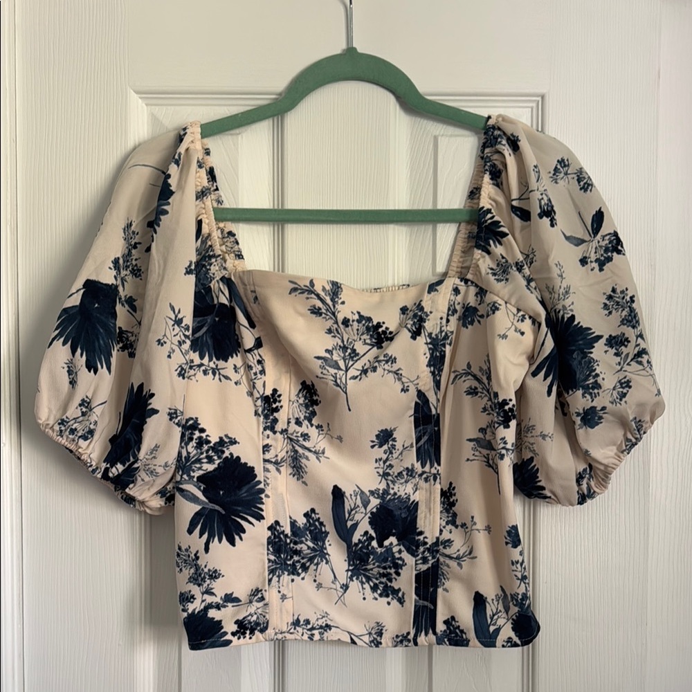 EUC Abercrombie Floral Puff Sleeve Top - Blue and White
